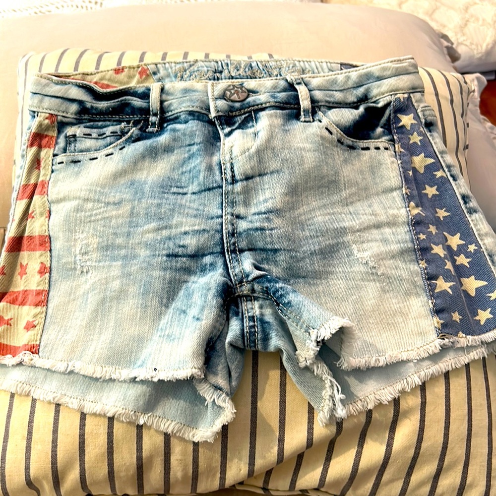 RED WHITE AND HOT!!!🔥  Size 3 Jean shorts